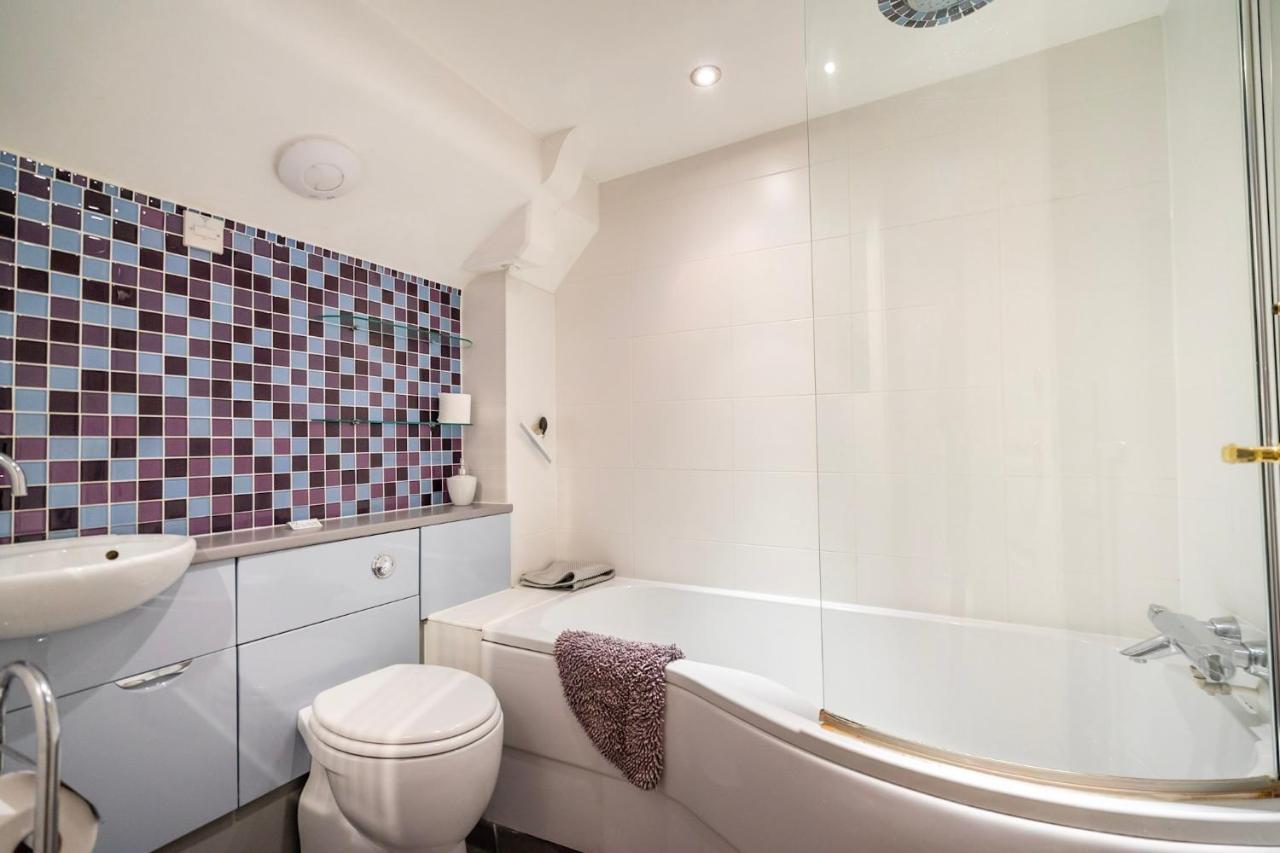 43 County House Apartment *